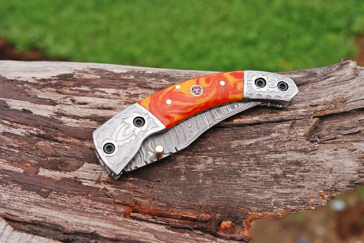 Hand-Forged Damascus Folding Pocket Knife – 512 Layers Steel, Engraved Bolster Handle, Leather Sheath