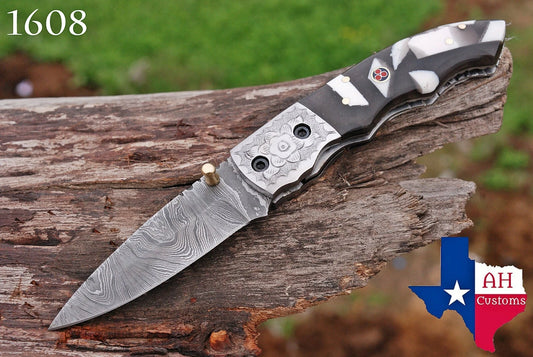 Premium Hand-Forged Damascus Folding Pocket Knife – Engraved Bolster Handle | 512 Layers | Leather Sheath Included