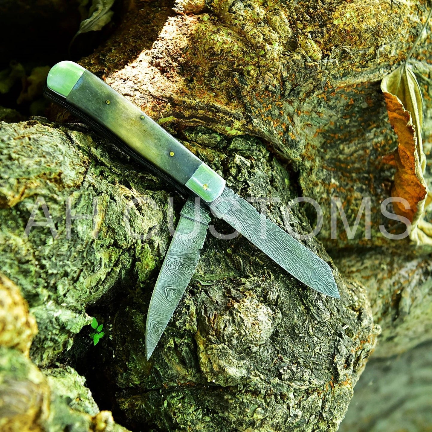Handmade 512-Layer Damascus Steel Double Blade Trapper Folding Pocket Knife – Clip & Spay Blades with Leather Sheath